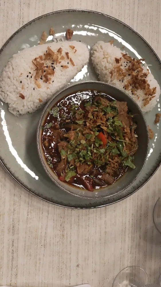 Boeuf Au Oignons Bœuf Sauté Au Basilic