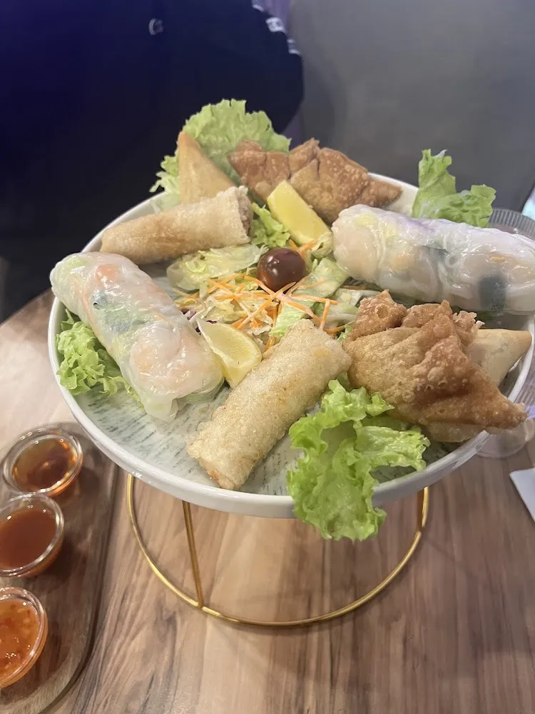 Nems Au Poulet Et Samoussa Boeuf